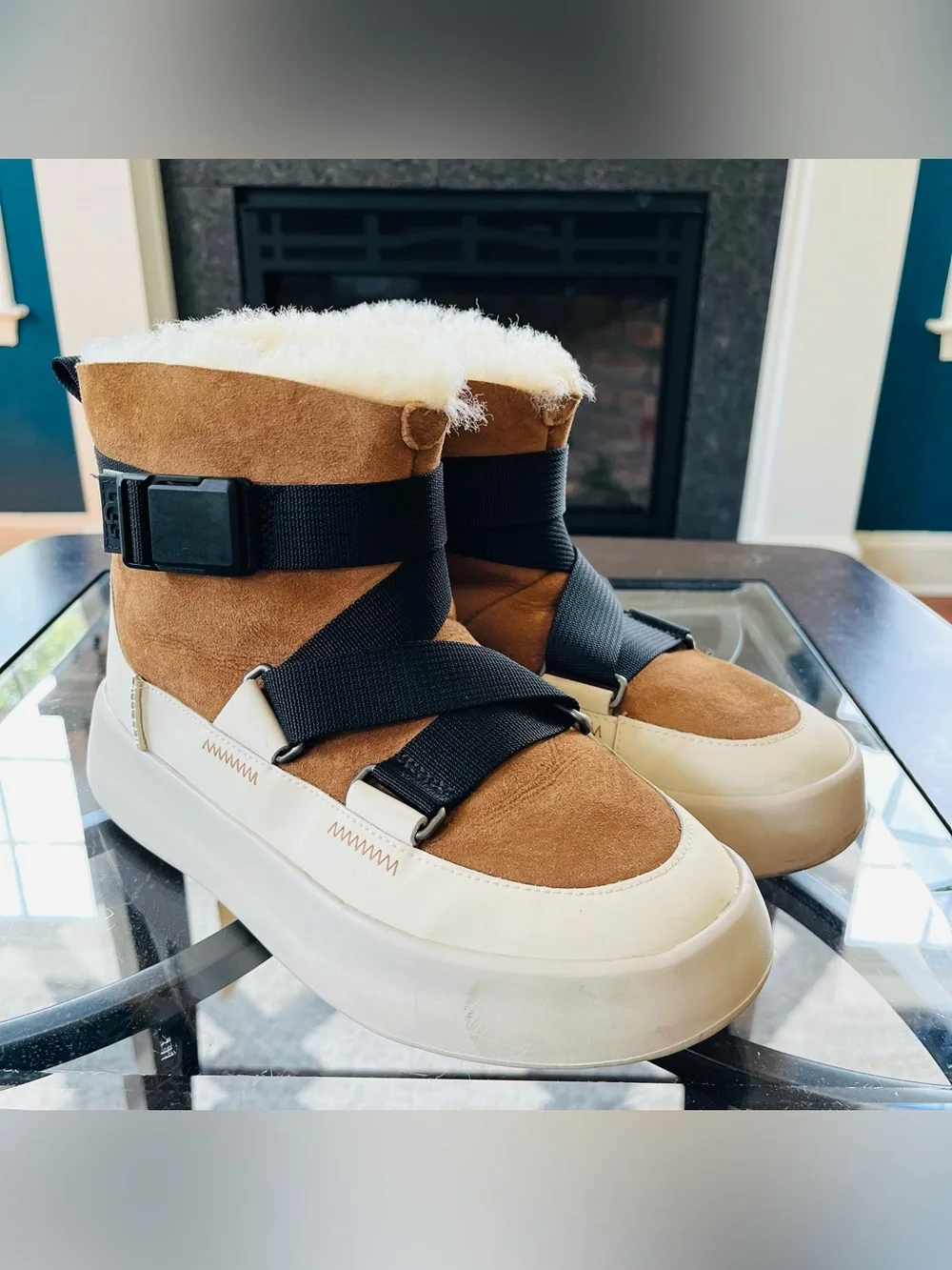 Sz 7 UGG Women's Classic Boom Buckle Boots S/N 1104616 Chestnut/Black/White